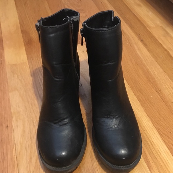 Kenneth Cole Boots - Picture 2 of 7